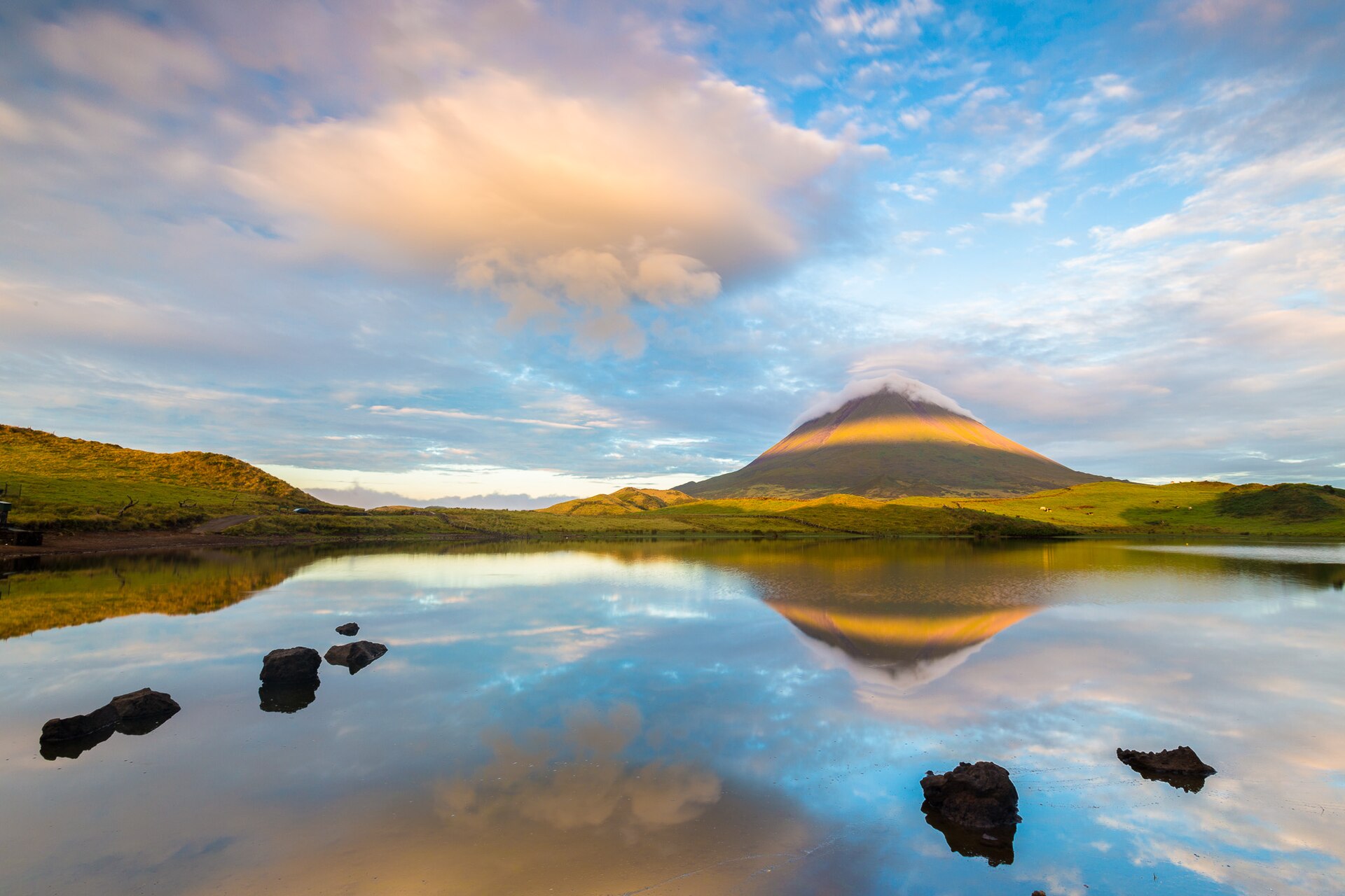 The shallow lake on Pico's interior plateau at Lagoa do Capitão