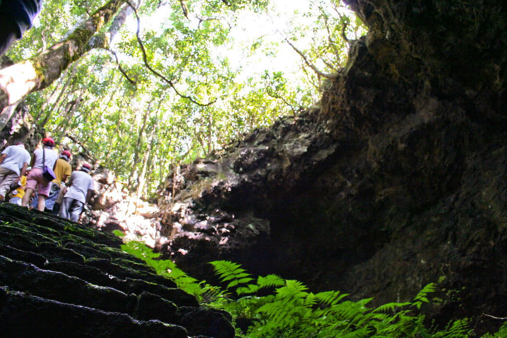 The exit of the Gruta das Torres lava tube, with daylight on the basalt